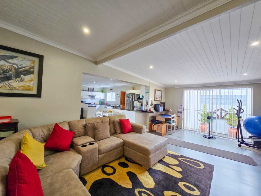 3 Bedroom Property for Sale in Stilbaai Wes Western Cape